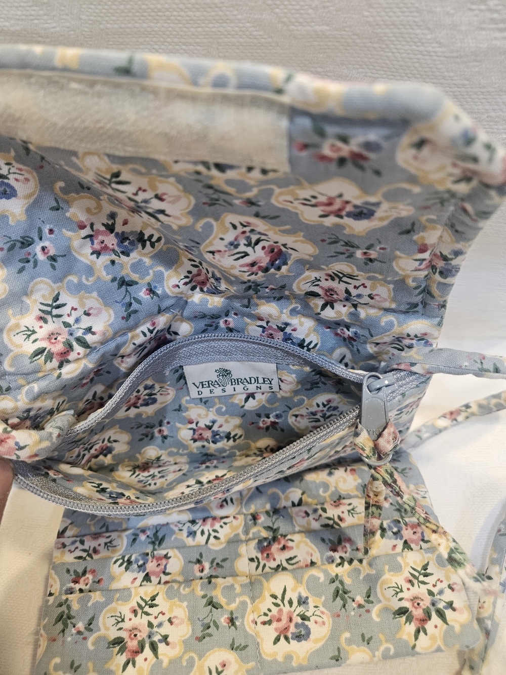 Vera Bradley Blue Floral Quilted Crossbody Organizer - Picture 4 of 5